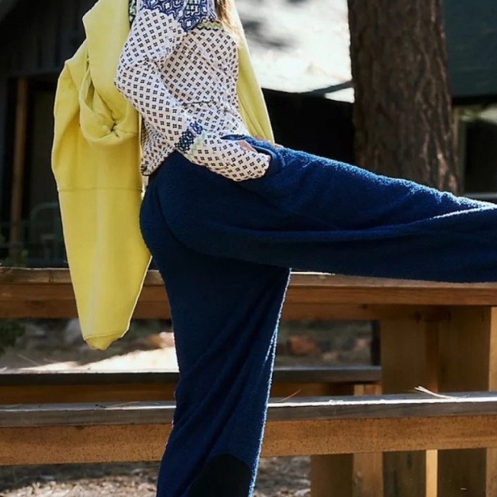 Free people Movement cuddle up fleece Jogger.